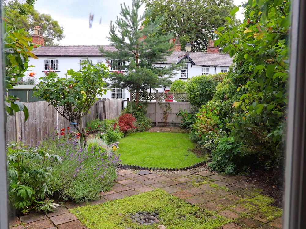 2 Ashby Place