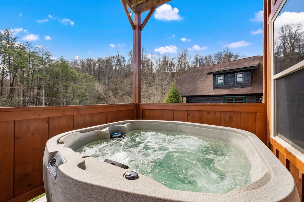 Rustic Mountain Retreat by Ghosal Luxury Lodging - Property Image 17
