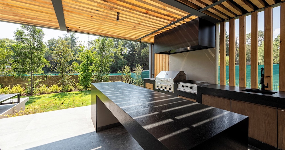 Casa Cundi-Contemporary Living in Nature