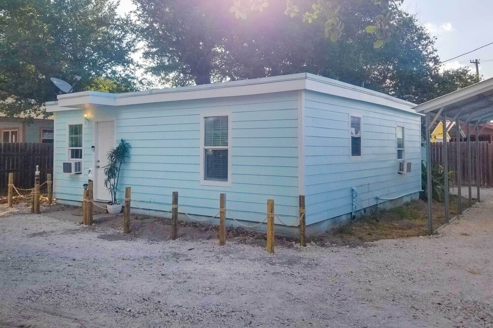 Fire Pit & Grill: Fishing Cottage in Aransas Pass! view 3