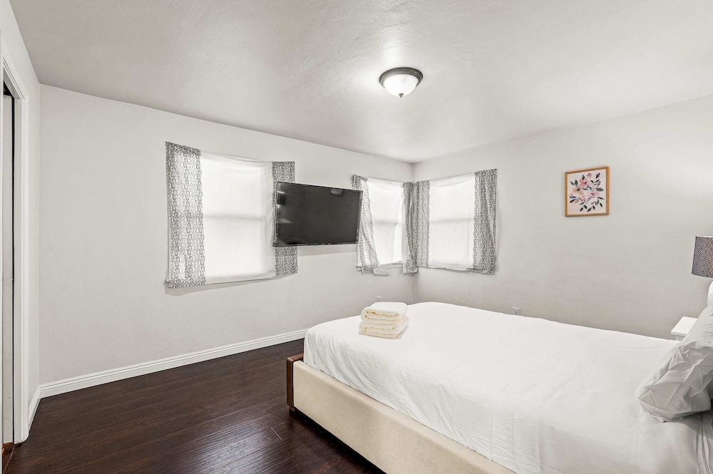Comfortable Pasadena Retreat With Good Location