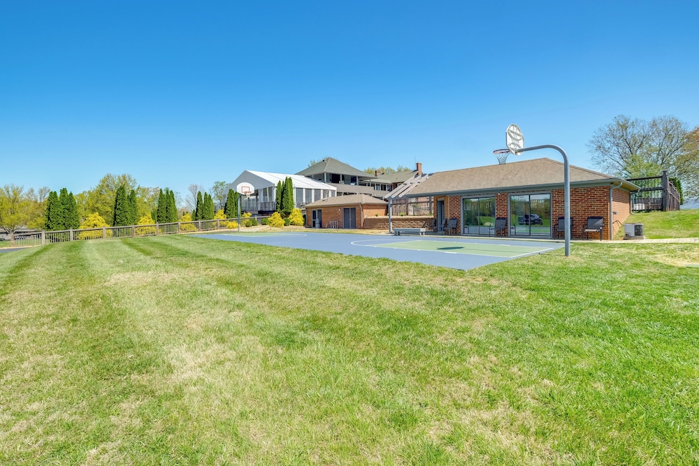 Dock + Pool Access: Condo on Smith Mountain Lake