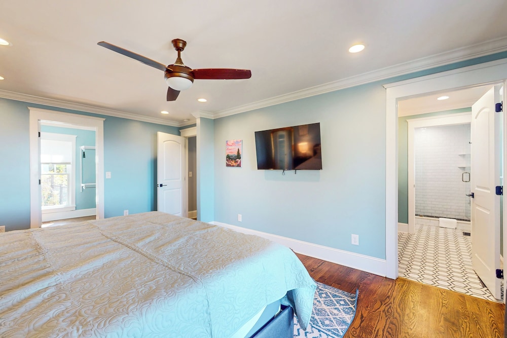 3 BR Home: Dog Friendly w/ Scenic Views & Pool