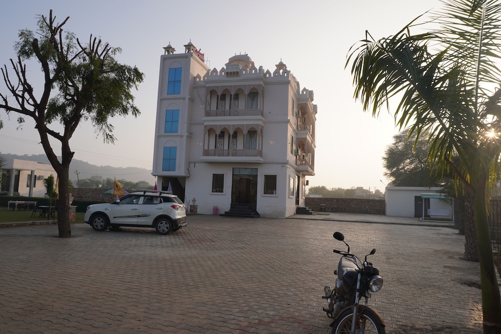 Eco Fort Resort