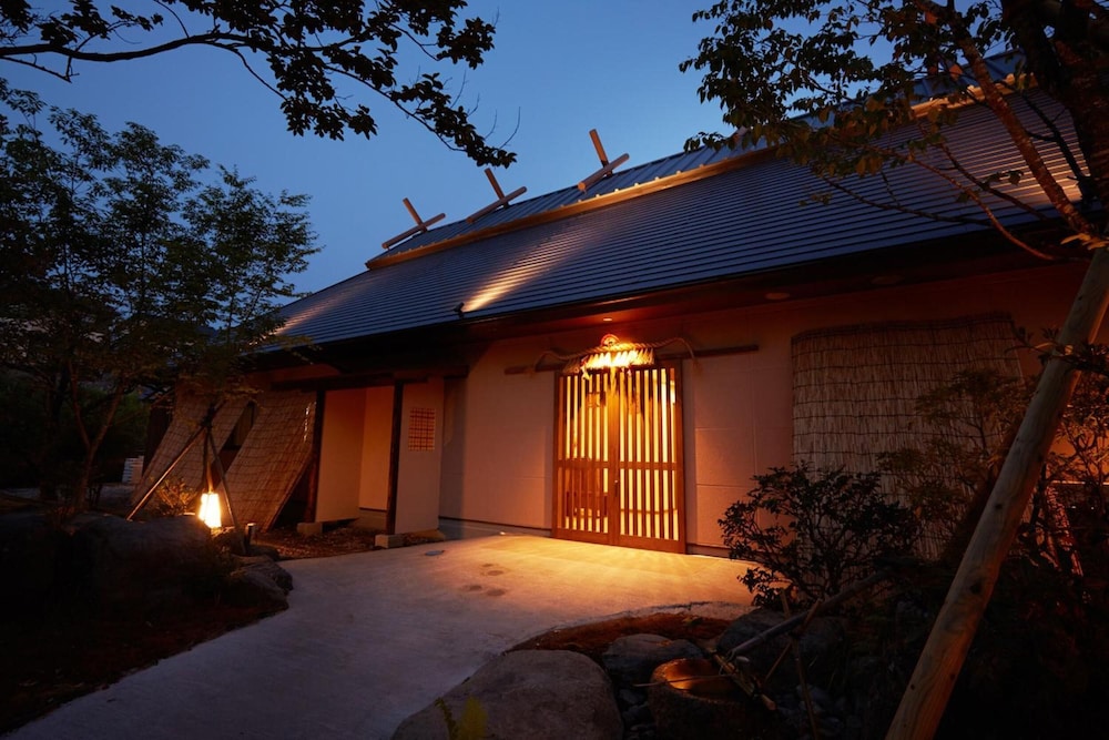 Takachiho Hanareno-yado Kamigakure