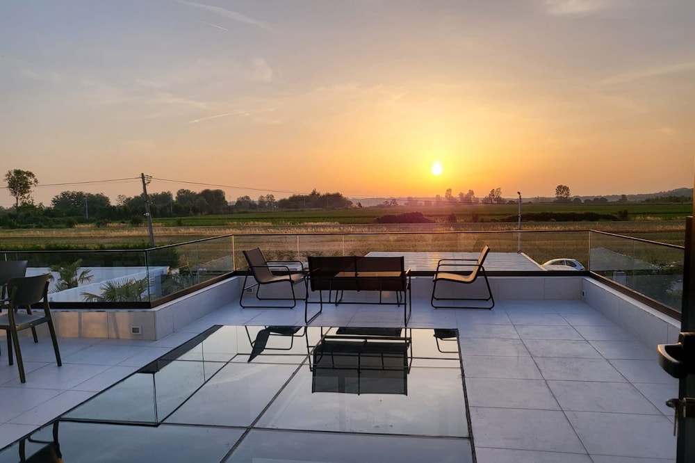 La Mirage Group Villas