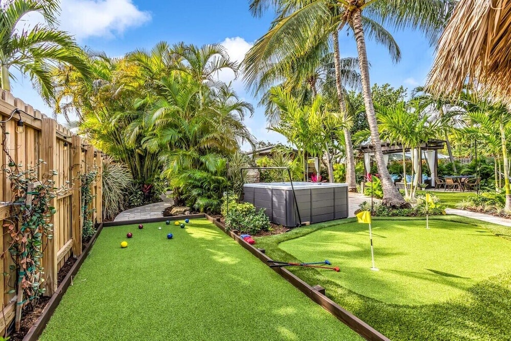 New Waterfront Oasis, Minutes to Beach, Eats, Shops