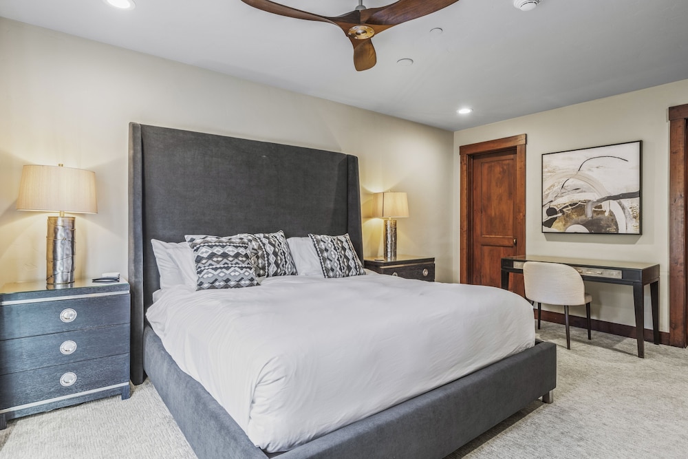The Peak At Town Lift 3 Bedroom Home