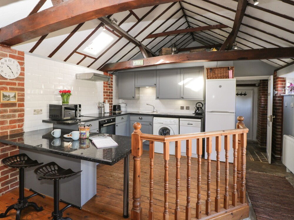 Chippenham Vacations - Old Cart Shed - Property Image 1