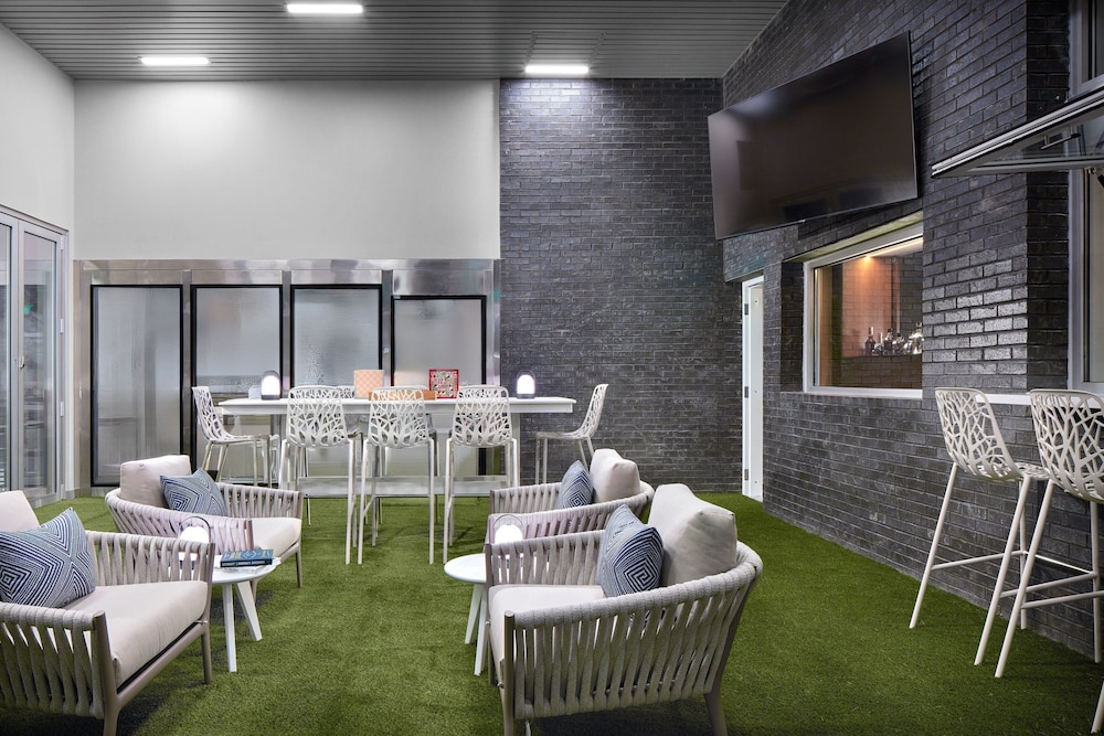 Fort Myers Vacations - Element Charlotte Uptown - Property Image 13