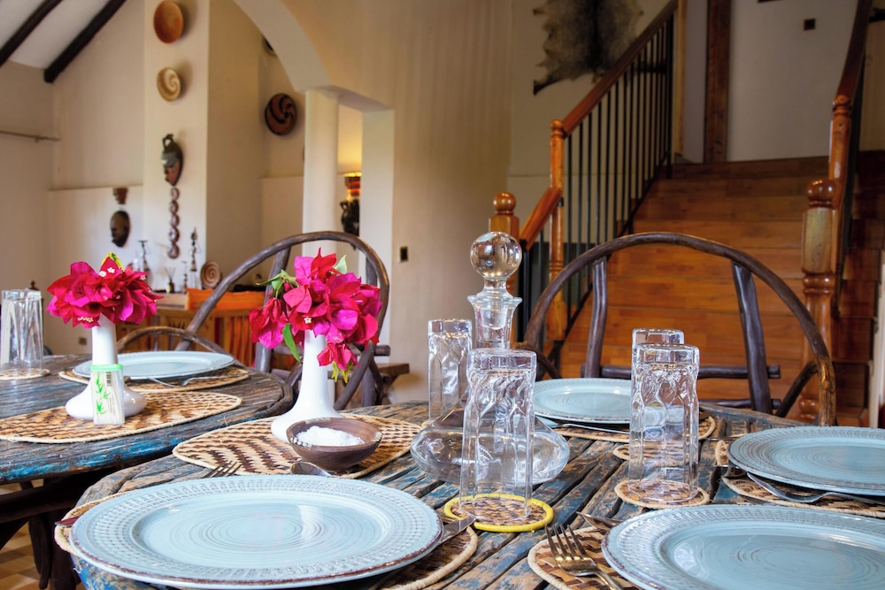 Saba House & Lodges