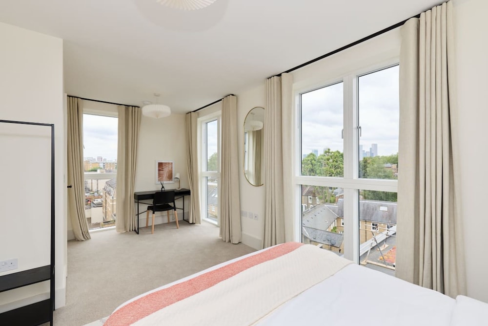 The East London Mile Quarters - Trendy 3bdr Flat With Balcony