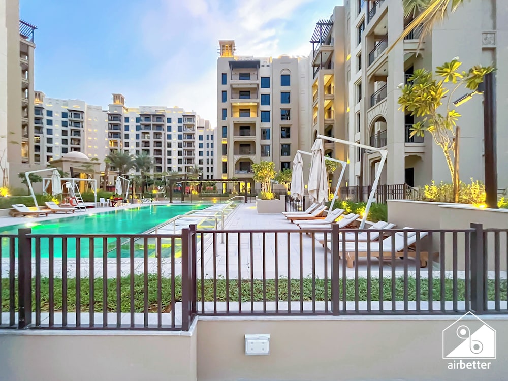Luxury & Comfort 1B at Al Jadeel 2 Jumeirah Living