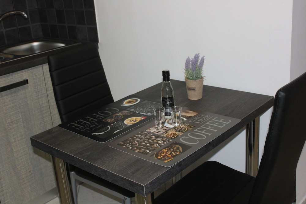 Aaron Studios Apartments