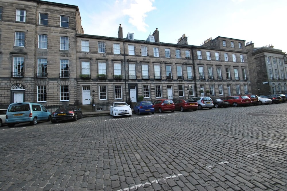 Grand New Town 2 Bedroom in Central Edinburgh