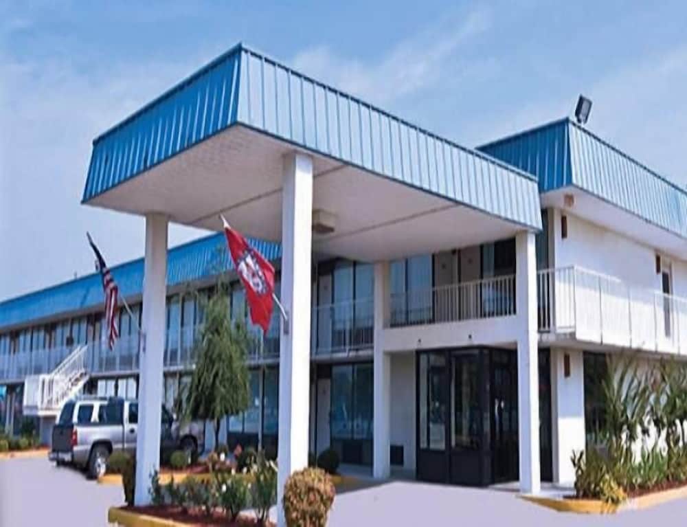 Hotel Express Inn West Memphis - Image 1