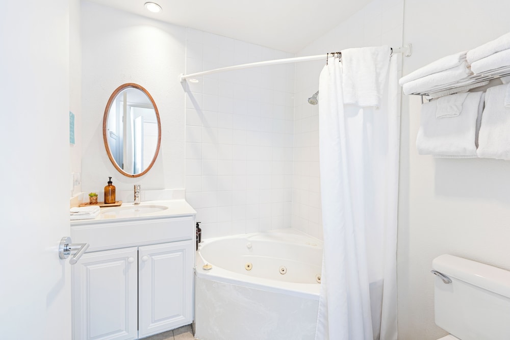 The Cayucan Bungalows by AvantStay Pet-Friendly Getaway Steps from Cayucos State Beach