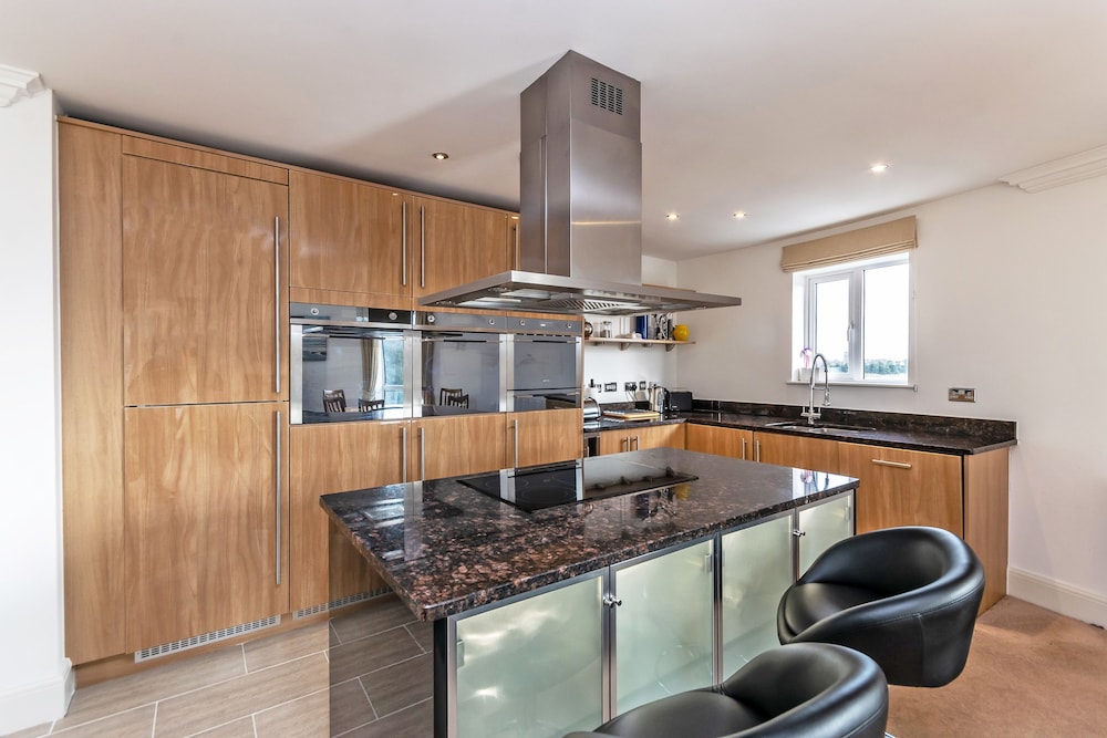 Racecourse Serviced Apartments