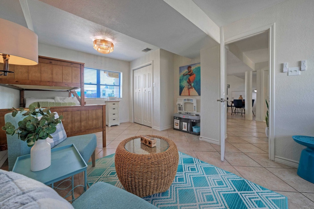 Seaglass Landing Private Pool, Cabana, & Near Port Aransas Beaches