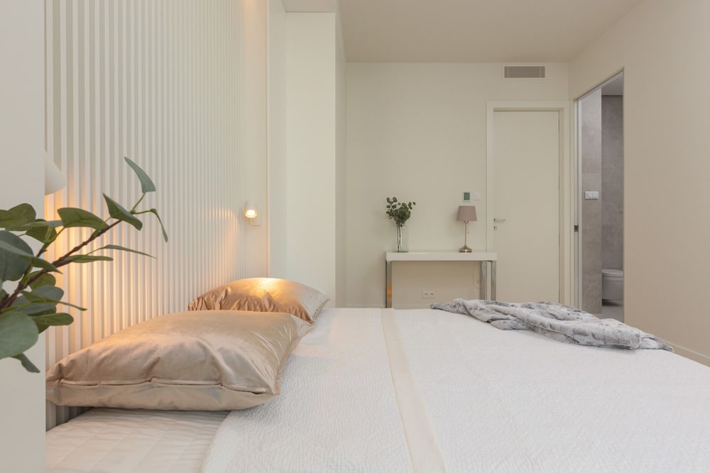 Luxury Suite by Renters Prestige view 2