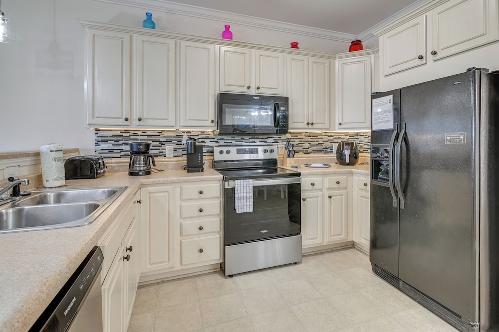 2 Blocks to Ocean: Garden City Beach Home w/ Pool!