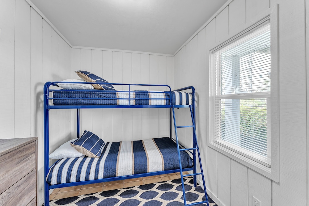 Coastal Camelot - Walk To Surfside Beach 2 Bedroom Duplex