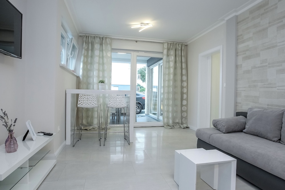 Tomana B Apartments