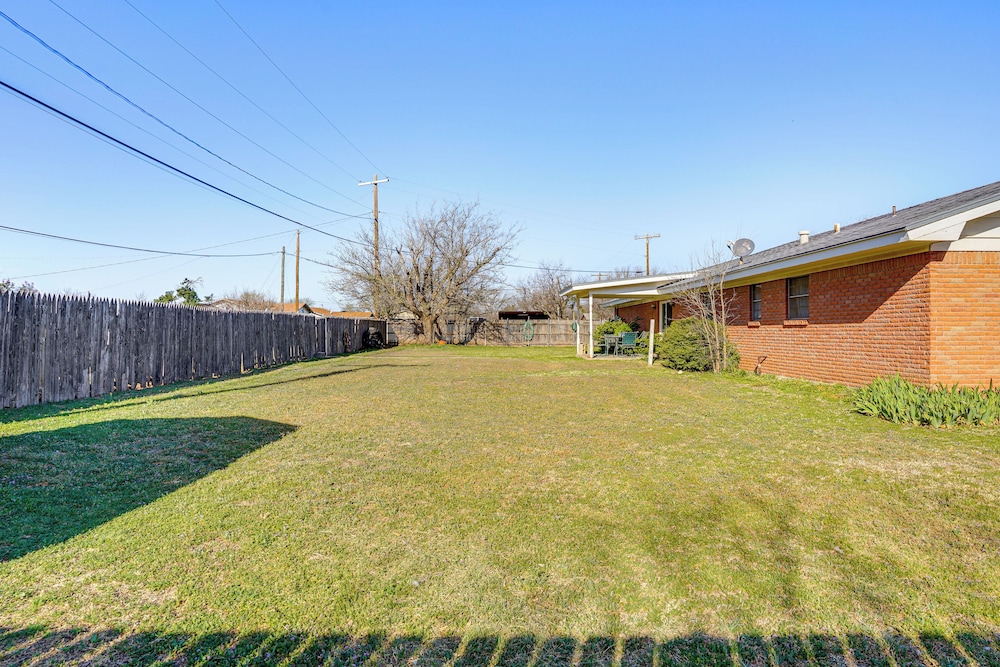 Family Friendly: Peaceful Home in Stamford!