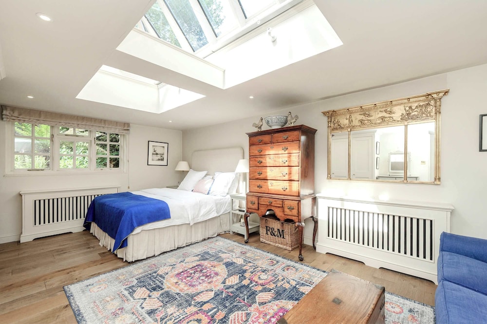 Beautiful Family Home w Garden Pool - Wimbledon