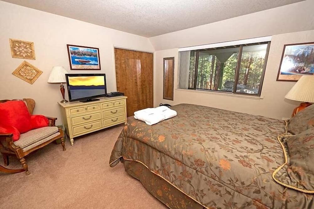 1240 Timber Lane 2 Bedroom Home by RedAwning