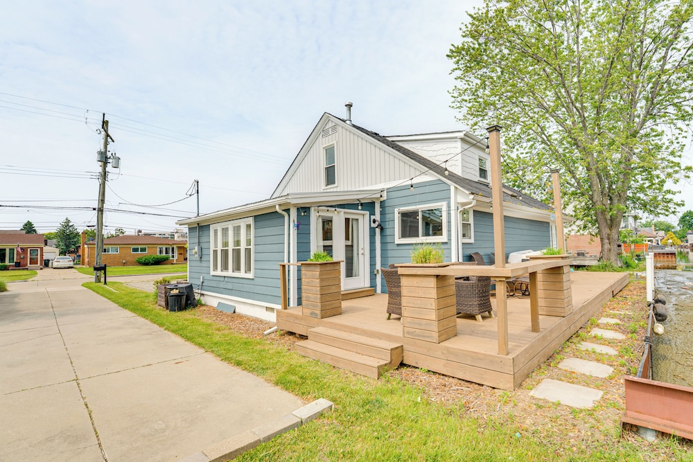 Canal-front St Clair Shores Home: 2 Mi to Dtwn