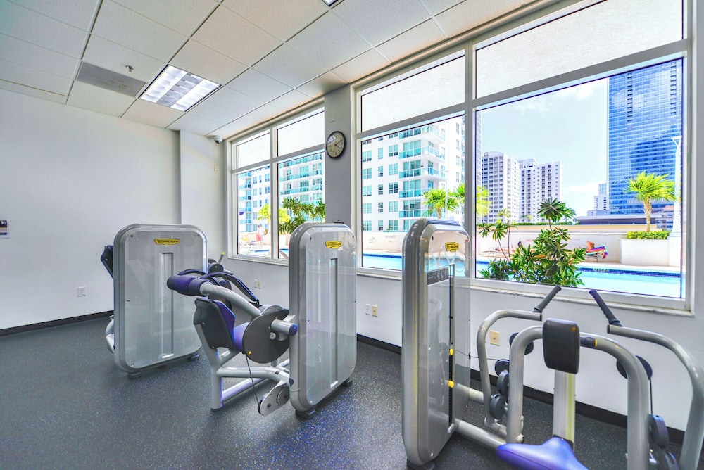 Sky High 31st Floor Condo W Parking