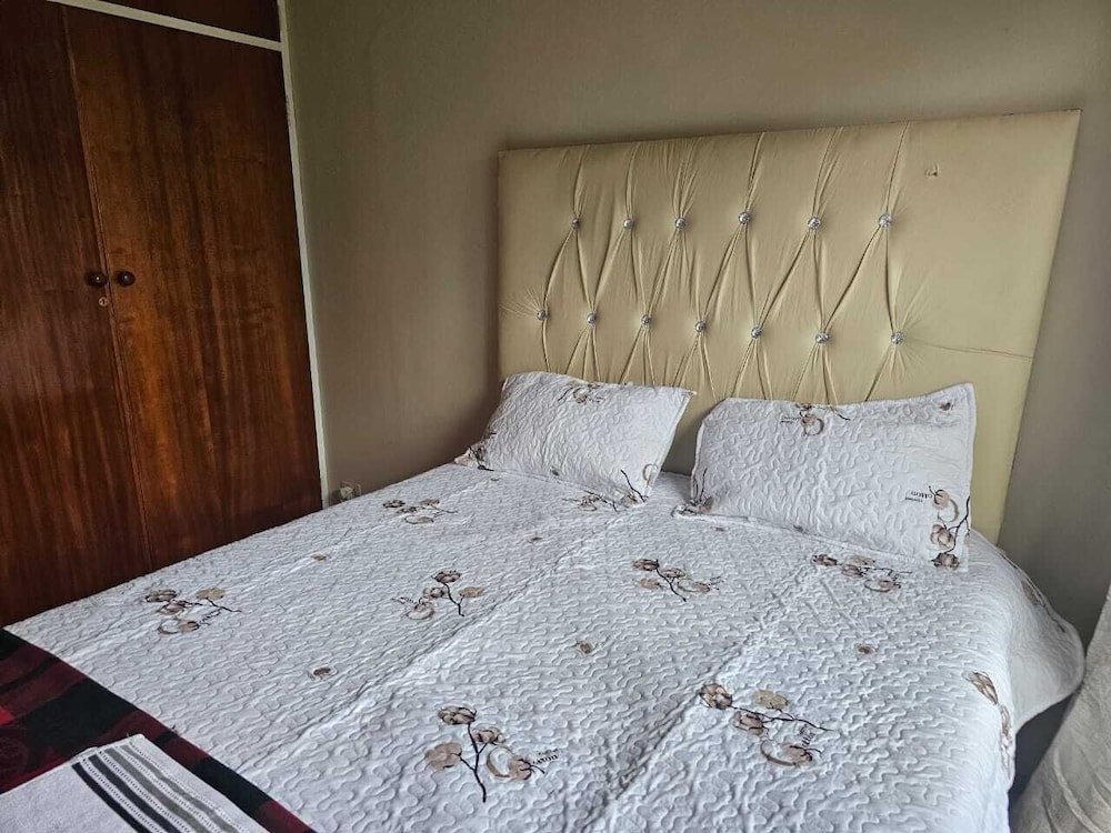 J&M GUEST HOUSE