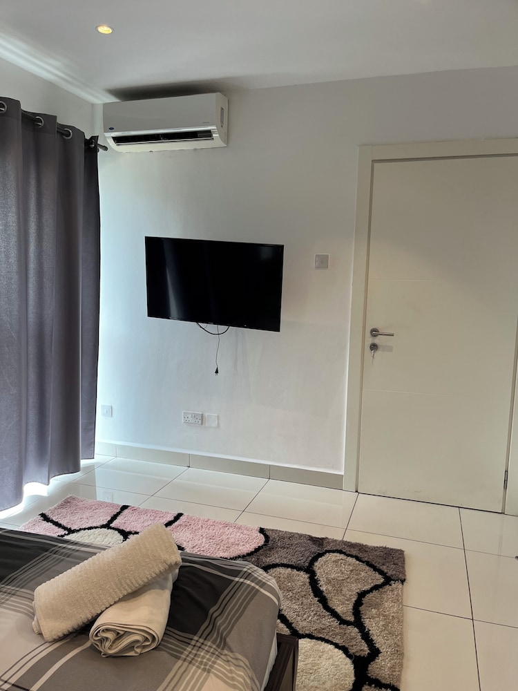 Easy Stay at Embassy Gardens Apartment