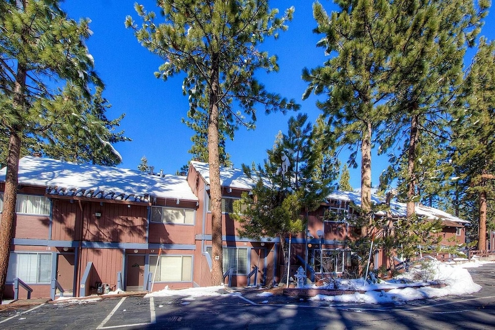 Lake Tahoe Vacations - Heavenly Mountain Hideaway 2 Bedroom Home by RedAwning - Property Image 12