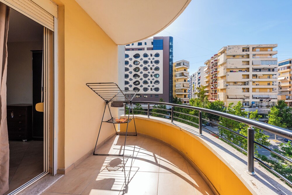 Kondo Stays - City Center Apartments