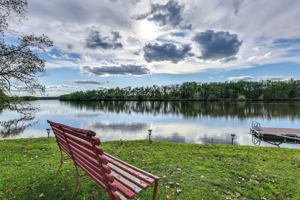 Riverfront Home w/ Private Dock in Wisconsin Dells