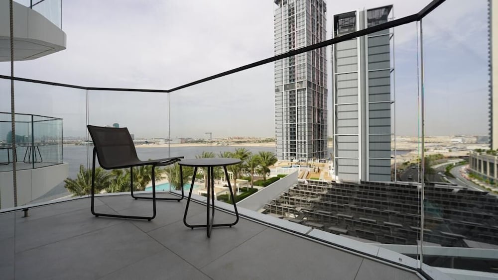 High Floor Stylish 1BR Address Harbour