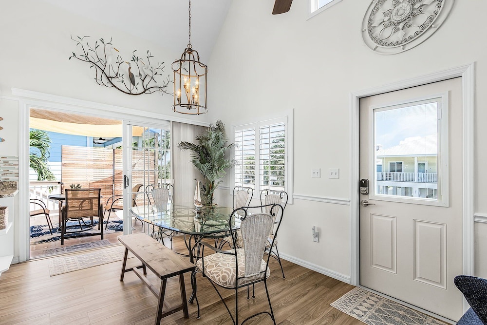 249 Pearl Paradise: 3br/3ba Pool Home! 3 Bedroom Home