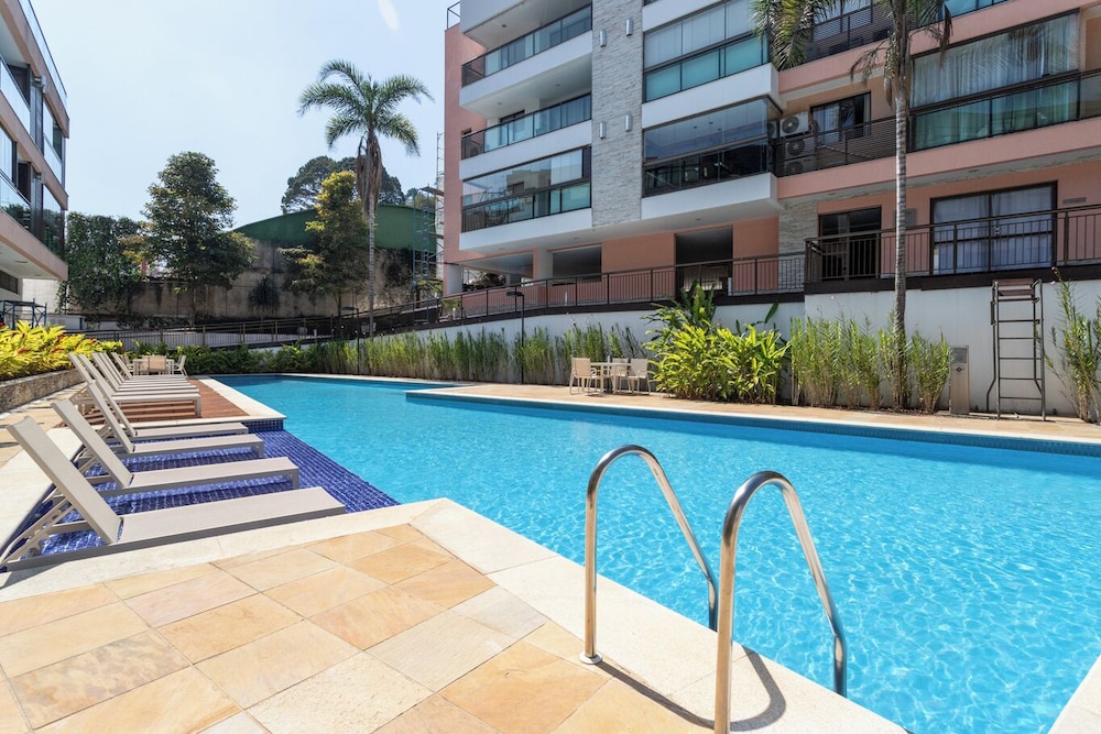 Apartamento em Itaipava com Piscina e Academia