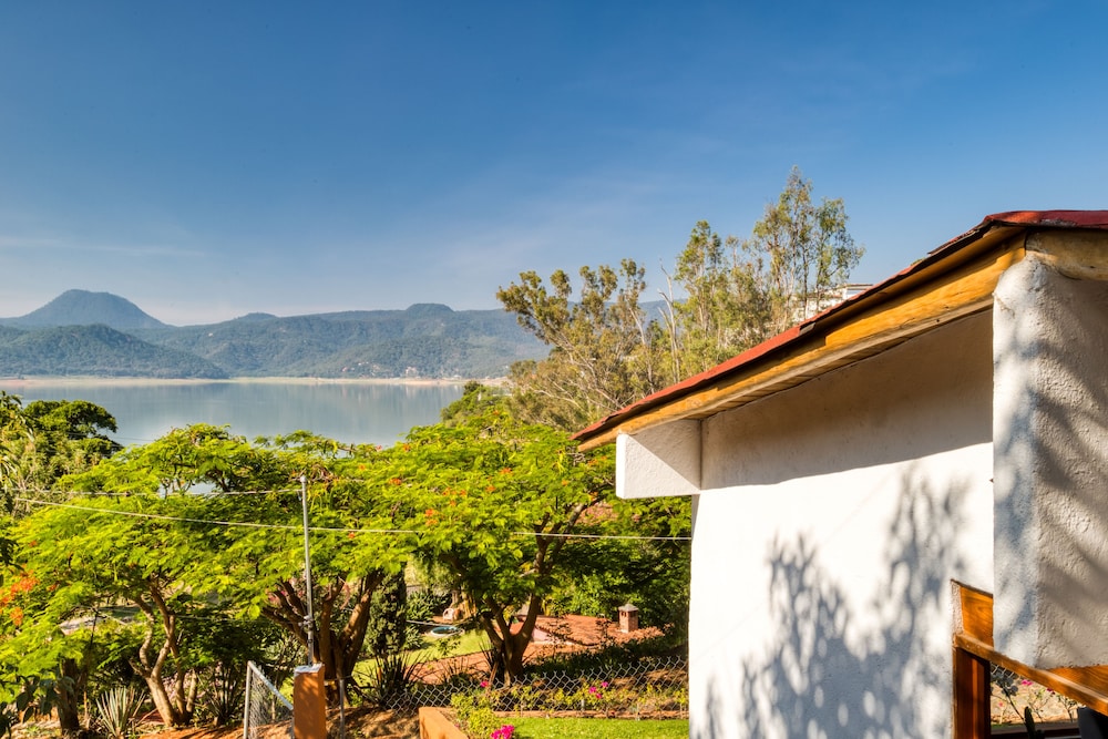 Luxury 3BR Cabin, Lakeview in Valle de Bravo view 5