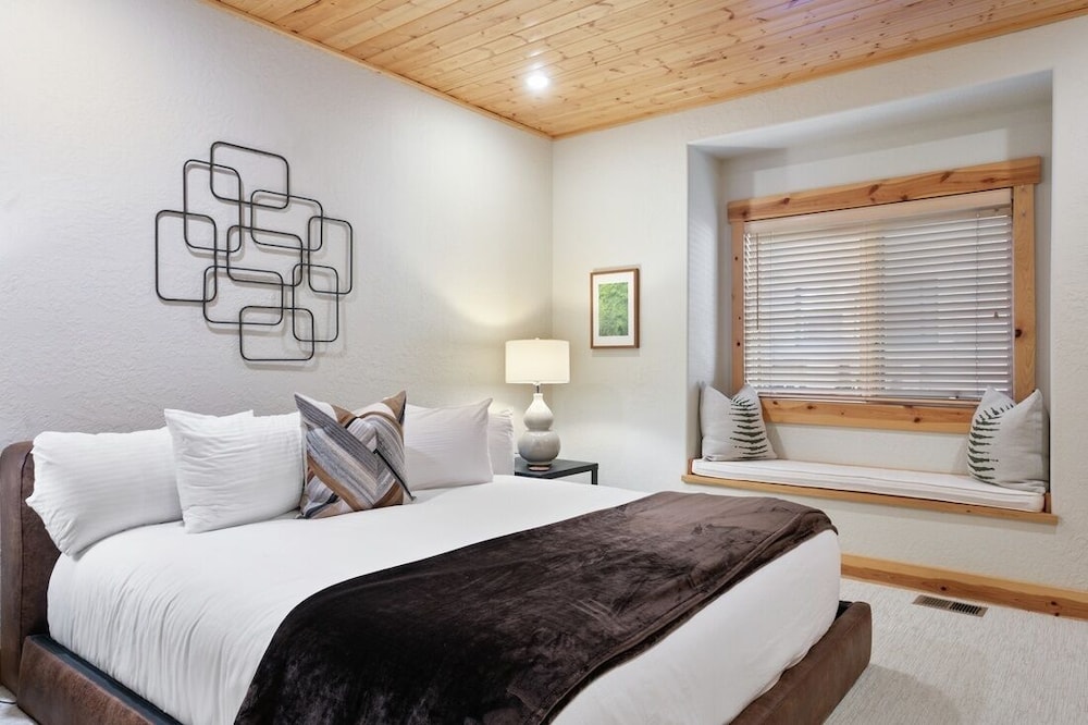 301 - Three Bedroom with Spa Bristlecone 3 Condo