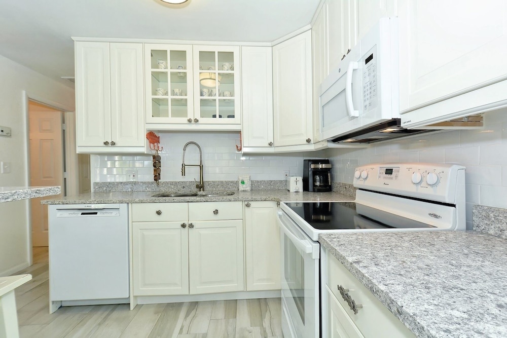 Tarpon Pointe 2 Bedroom Home by Redawning