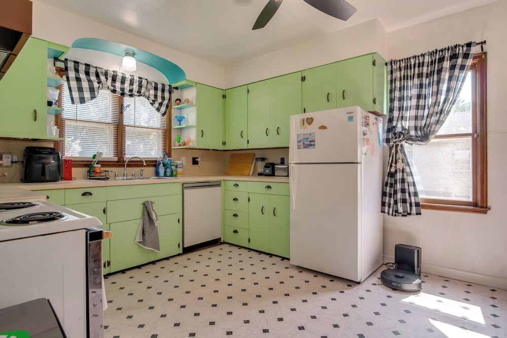 Deck & Spacious Yard: Family Home in Rock Rapids!