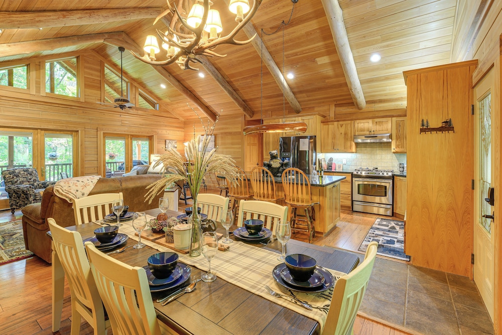 Near Boone-custom Built Cabin: 3 BR 3 BA W/hot Tub