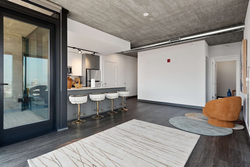 Cloud9 4apt in Building Fultonmkt The Cubist