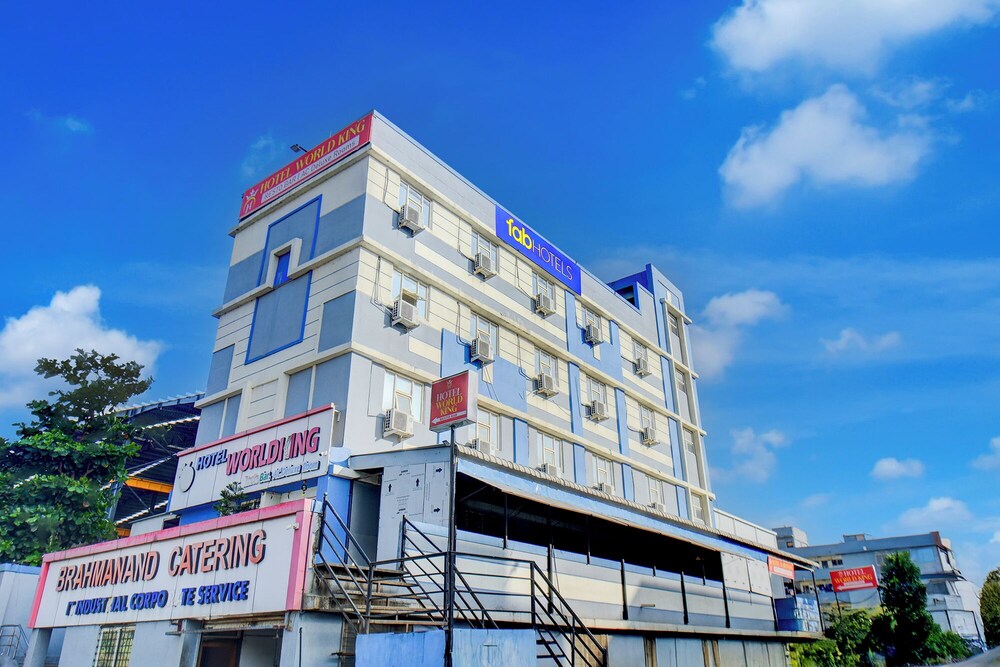 Fabhotel World King