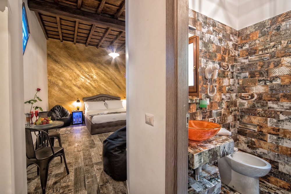 StarHome NAVONA