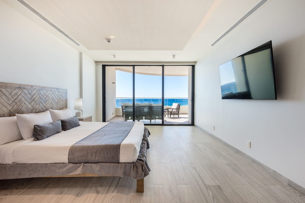 Oceanfront Vibes Iconic Beachside Getaway
