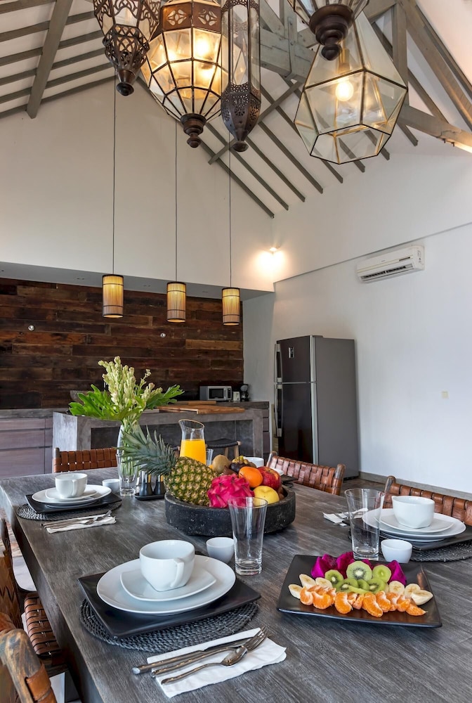 Villa Mia — dining